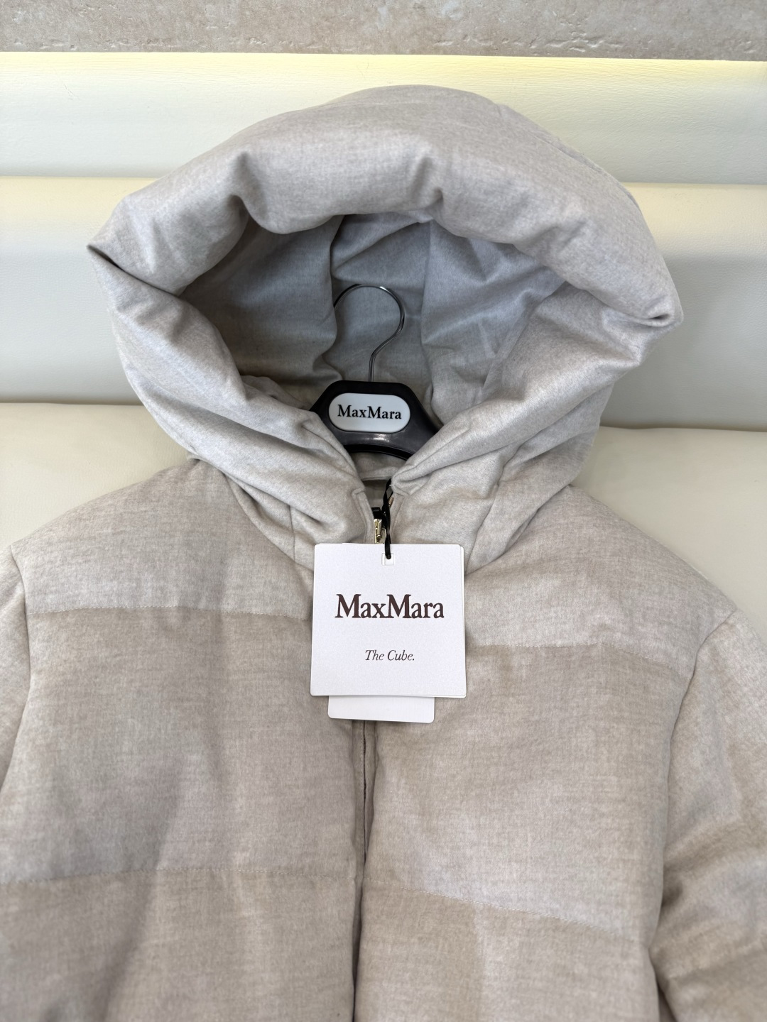 M8626#新款羽绒服🌾 max mara  配腰带 带帽 一手长尼料长袖羽绒服 90% 白鹅绒 羽绒服  黑色 驼色 