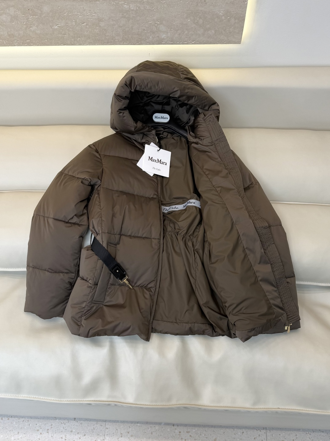 M8625#新款羽绒服🌾 max mara 带帽 配腰带显瘦拉链款 长袖90% 白鹅绒 羽绒服  黑色 咖色 S-X L