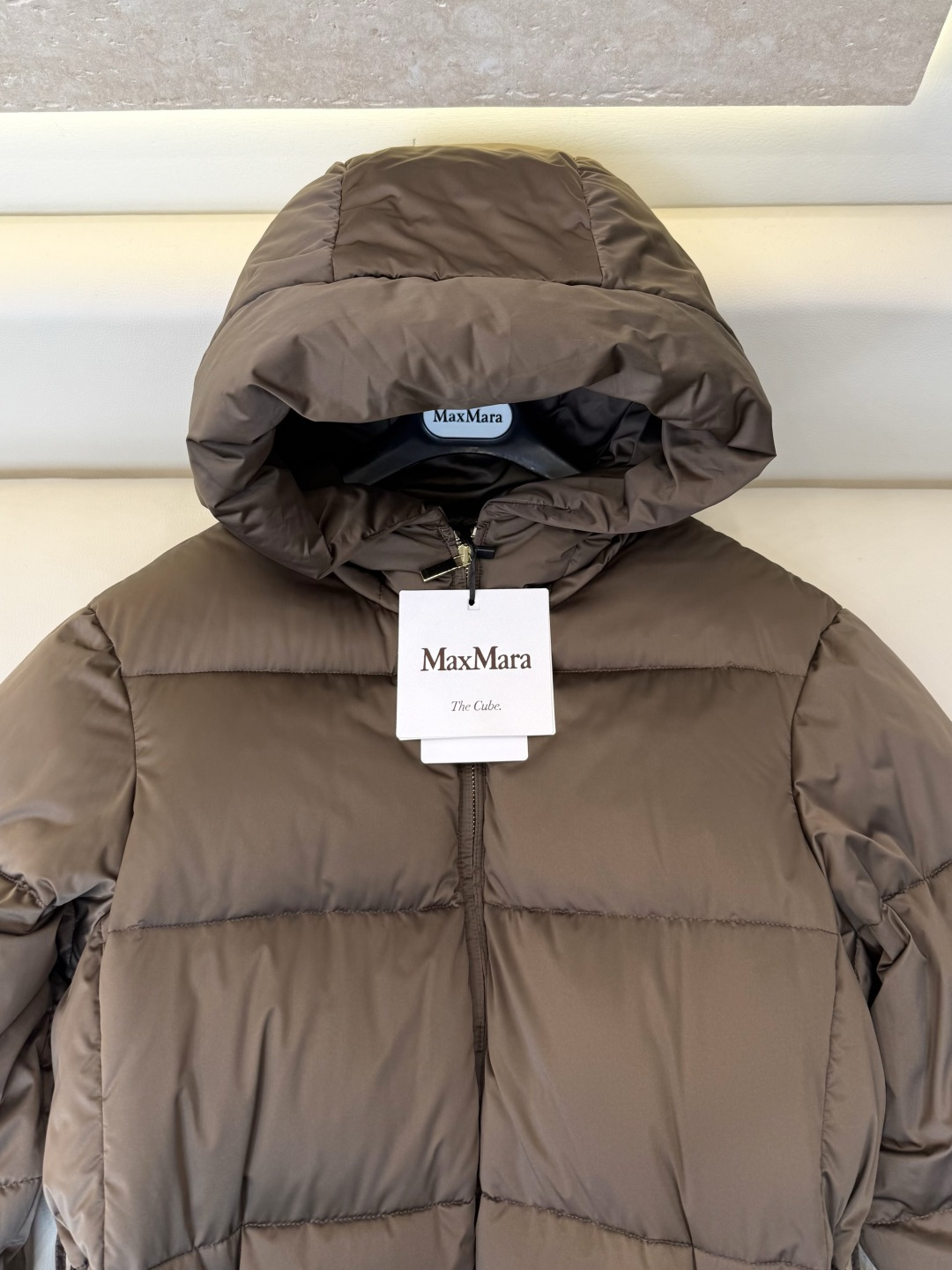 M8625#新款羽绒服🌾 max mara 带帽 配腰带显瘦拉链款 长袖90% 白鹅绒 羽绒服  黑色 咖色 S-X L