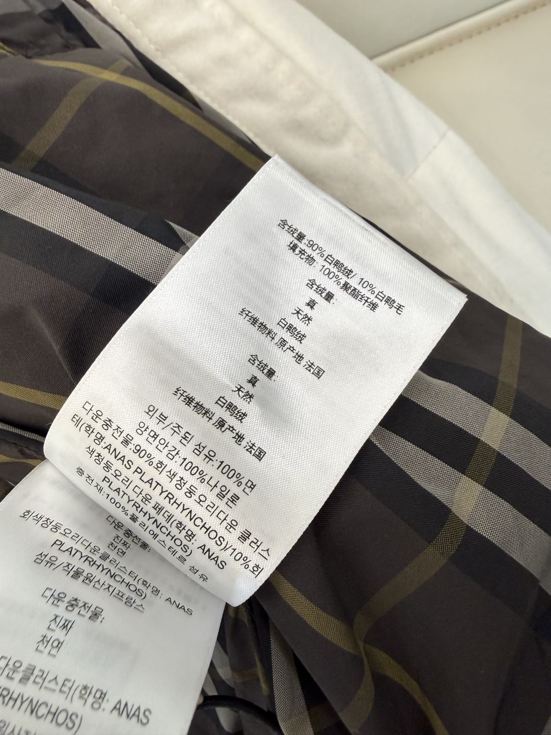 B8607#新款羽绒服🌾 Bur 经典格纹内里 隐形帽 90%白鸭绒 绒面拉链款羽绒服 黑色 白色 驼色 S-XL