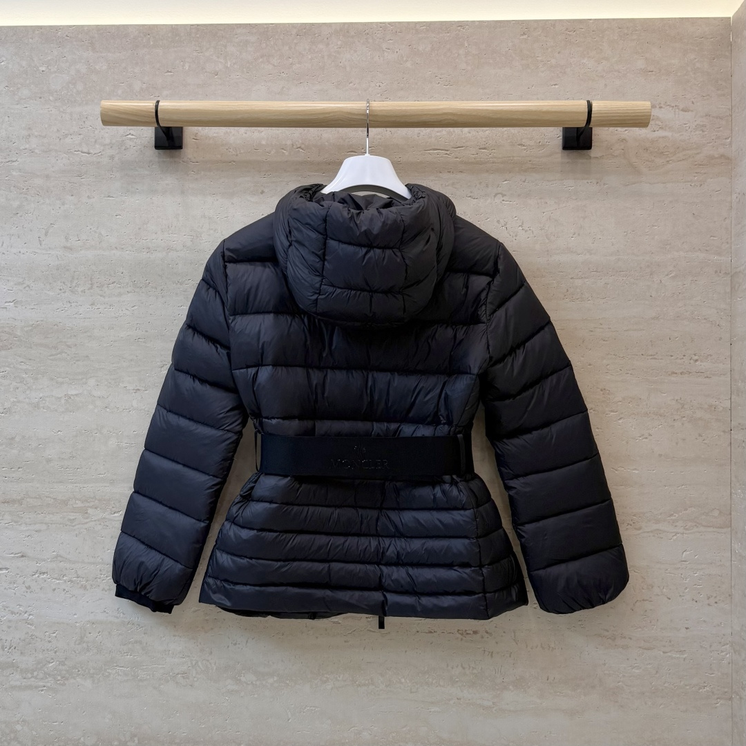 QGL060#新款羽绒服🌾 Moncler 90% 白鹅绒 带帽 收腰显瘦拉链款 长袖羽绒服 白色 黑色 1/2/3码