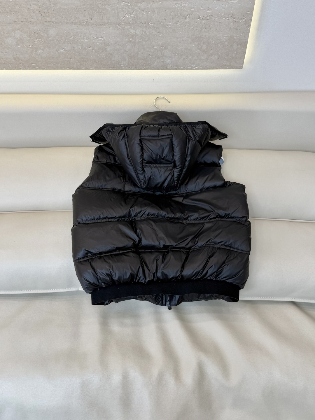 QGL055#新款羽绒服🌾 Moncler 超保暖 90% 白鹅绒 带帽 拉链款 羽绒马甲 灰色 白色 黑色 1/2/3