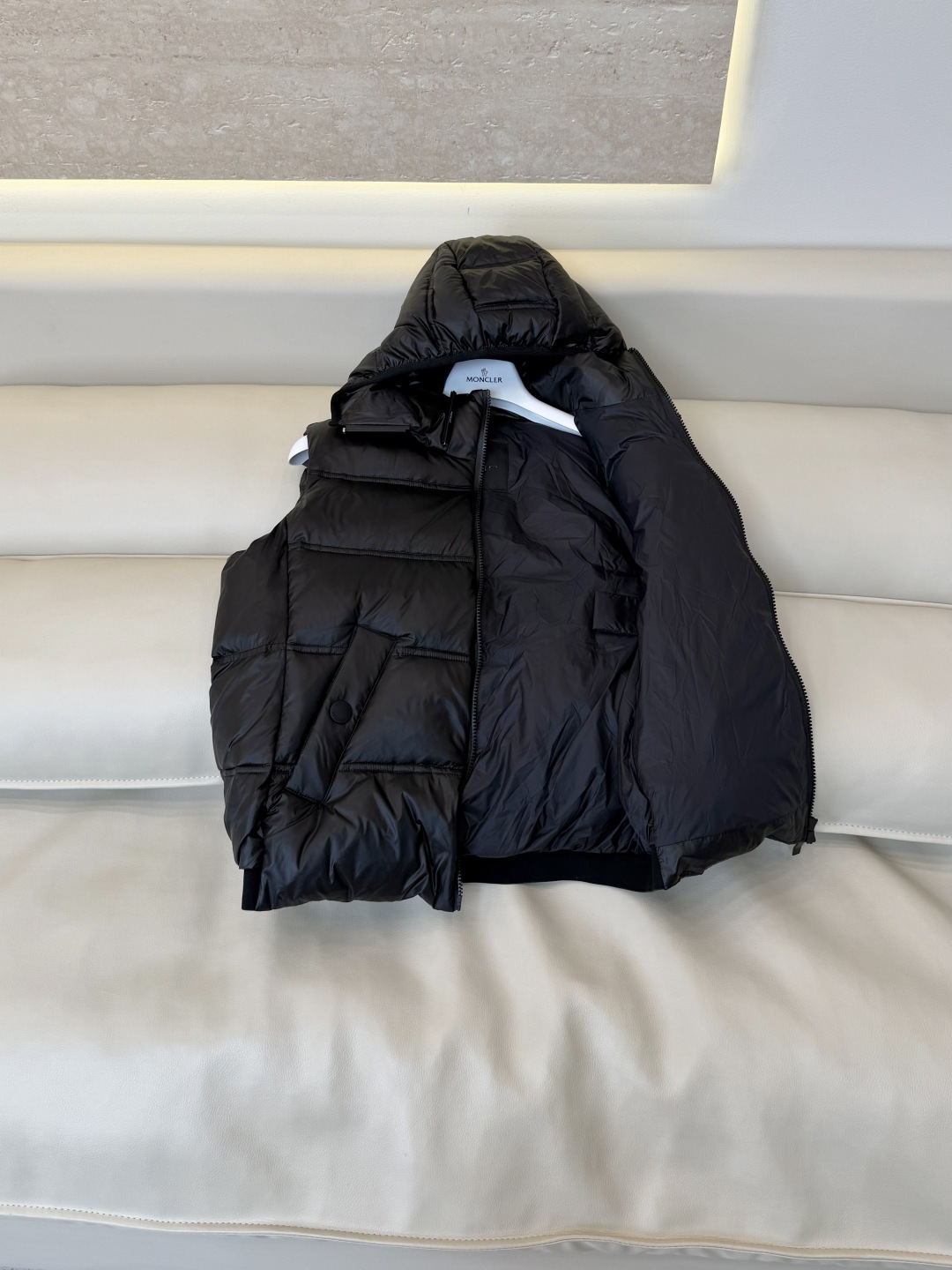 QGL055#新款羽绒服🌾 Moncler 超保暖 90% 白鹅绒 带帽 拉链款 羽绒马甲 灰色 白色 黑色 1/2/3