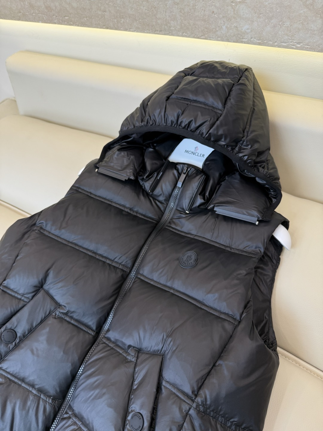 QGL055#新款羽绒服🌾 Moncler 超保暖 90% 白鹅绒 带帽 拉链款 羽绒马甲 灰色 白色 黑色 1/2/3