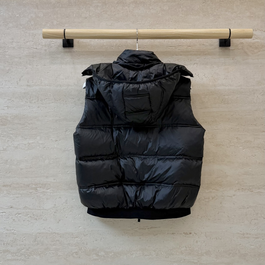 QGL055#新款羽绒服🌾 Moncler 超保暖 90% 白鹅绒 带帽 拉链款 羽绒马甲 灰色 白色 黑色 1/2/3