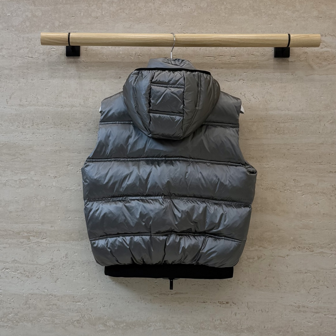 QGL055#新款羽绒服🌾 Moncler 超保暖 90% 白鹅绒 带帽 拉链款 羽绒马甲 灰色 白色 黑色 1/2/3