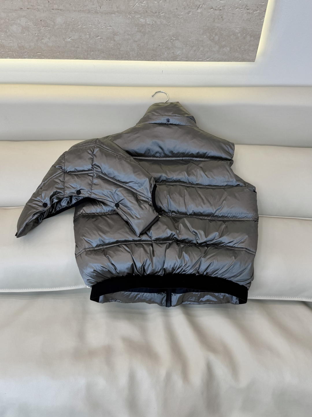 QGL055#新款羽绒服🌾 Moncler 超保暖 90% 白鹅绒 带帽 拉链款 羽绒马甲 灰色 白色 黑色 1/2/3