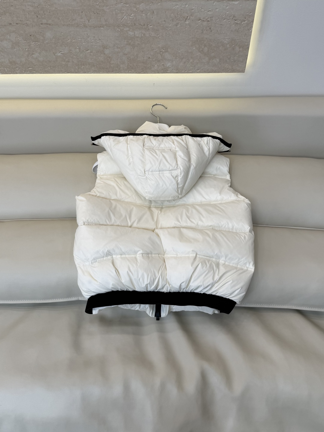 QGL055#新款羽绒服🌾 Moncler 超保暖 90% 白鹅绒 带帽 拉链款 羽绒马甲 灰色 白色 黑色 1/2/3