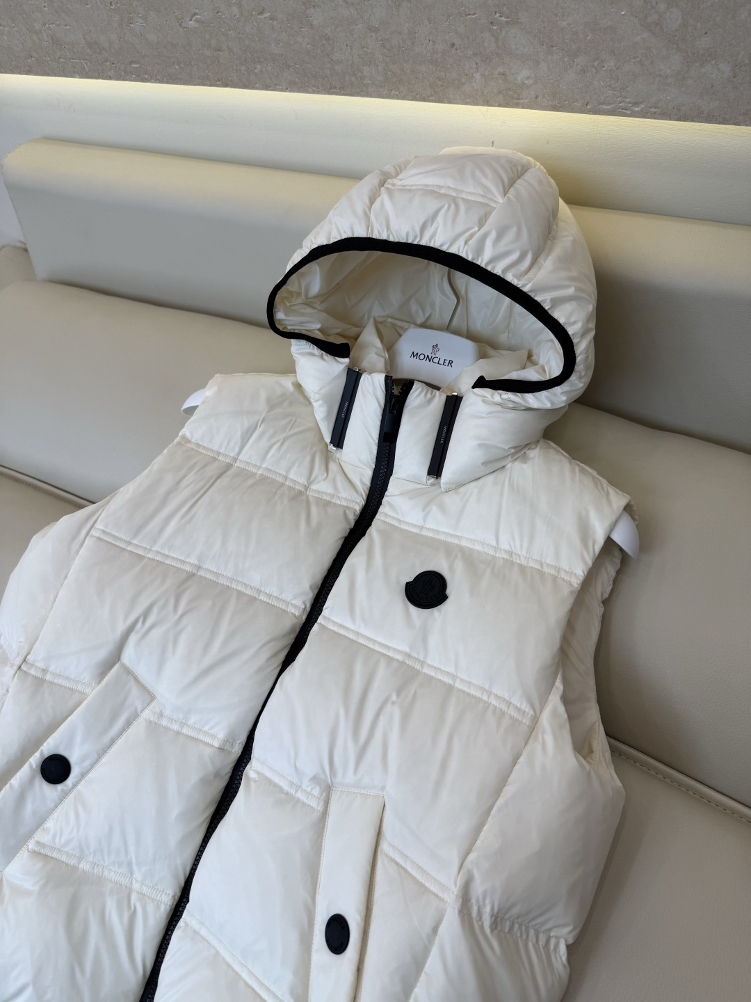 QGL055#新款羽绒服🌾 Moncler 超保暖 90% 白鹅绒 带帽 拉链款 羽绒马甲 灰色 白色 黑色 1/2/3
