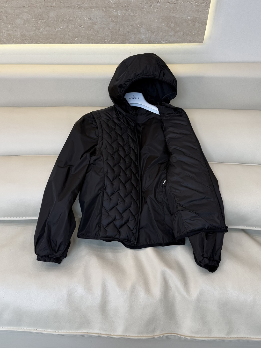 QGL056#新款羽绒服🌾 Moncler 90% 白鹅绒 可拆袖子 羽绒服 薄款 1/2/3码 