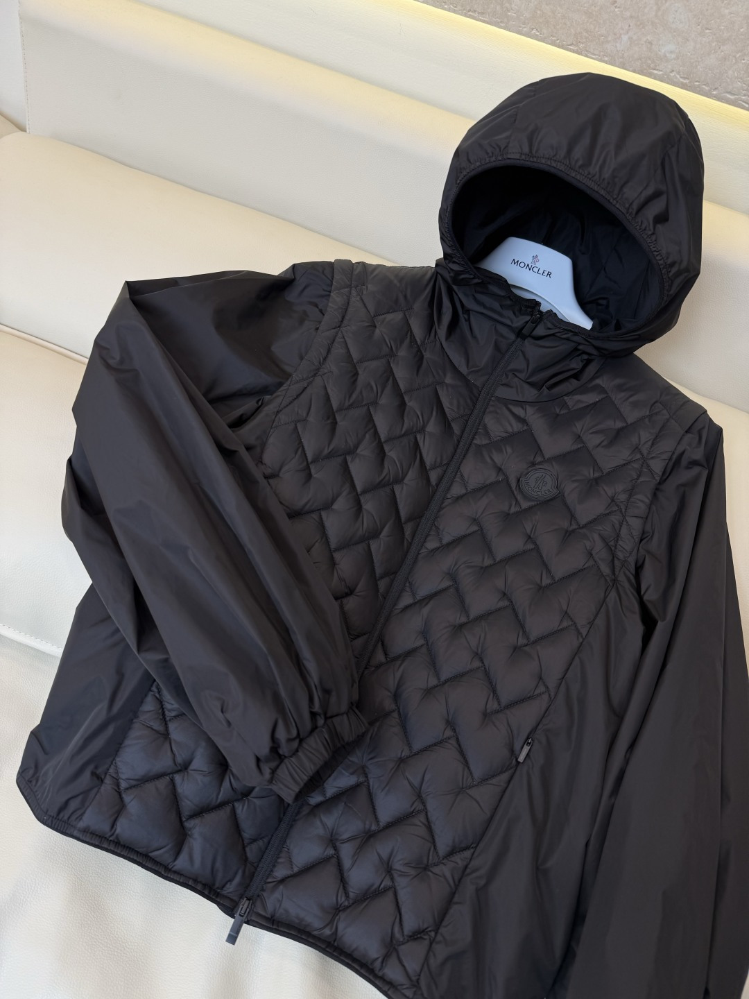 QGL056#新款羽绒服🌾 Moncler 90% 白鹅绒 可拆袖子 羽绒服 薄款 1/2/3码 