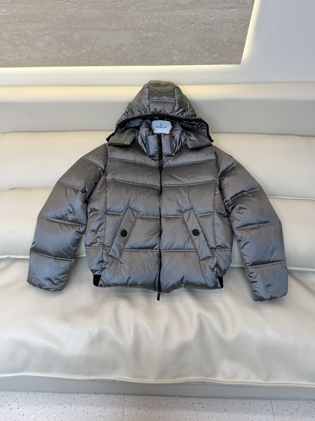 QGL057#新款羽绒服🌾 Moncler 超保暖 90% 白鹅绒 带帽 拉链款 长袖羽绒服 灰色 白色 黑色 1/2/