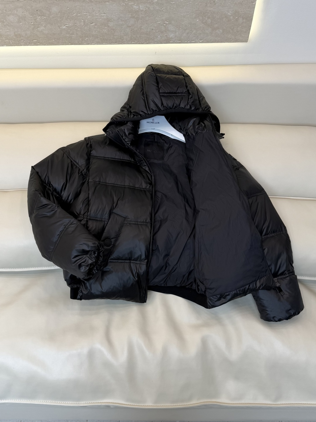 QGL057#新款羽绒服🌾 Moncler 超保暖 90% 白鹅绒 带帽 拉链款 长袖羽绒服 灰色 白色 黑色 1/2/