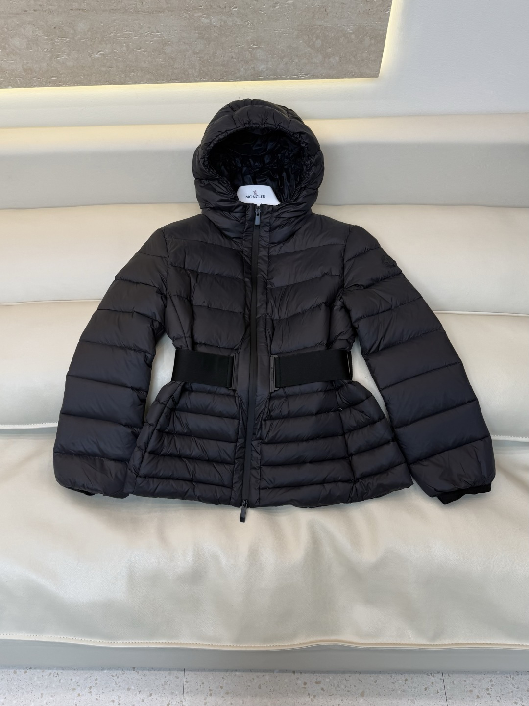 QGL060#新款羽绒服🌾 Moncler 90% 白鹅绒 带帽 收腰显瘦拉链款 长袖羽绒服 白色 黑色 1/2/3码