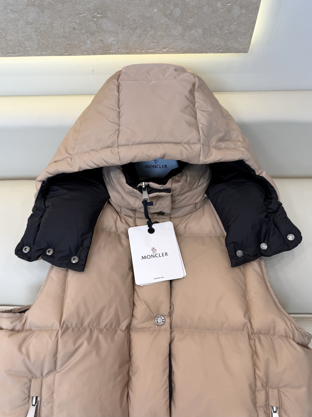 26031#新款羽绒服🌾 Moncler 最新款 90% 白鸭绒 羽绒马甲 黑色 粉色 1/2/3 