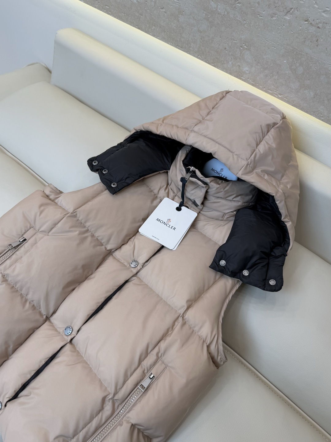 26031#新款羽绒服🌾 Moncler 最新款 90% 白鸭绒 羽绒马甲 黑色 粉色 1/2/3 