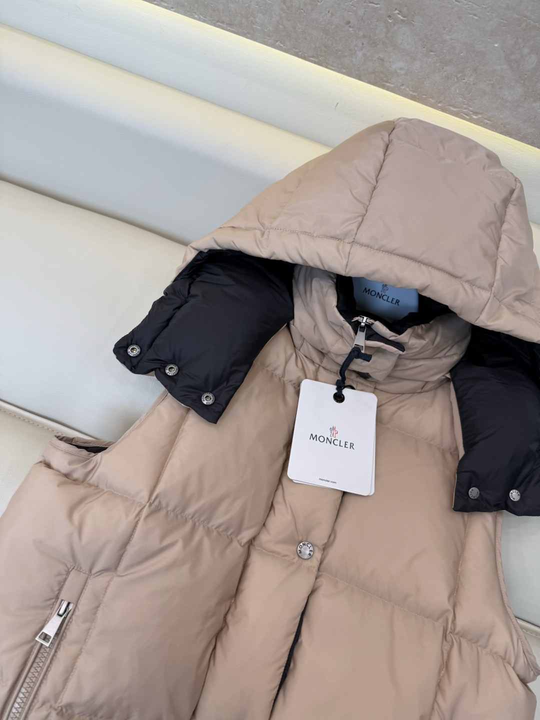 26031#新款羽绒服🌾 Moncler 最新款 90% 白鸭绒 羽绒马甲 黑色 粉色 1/2/3 