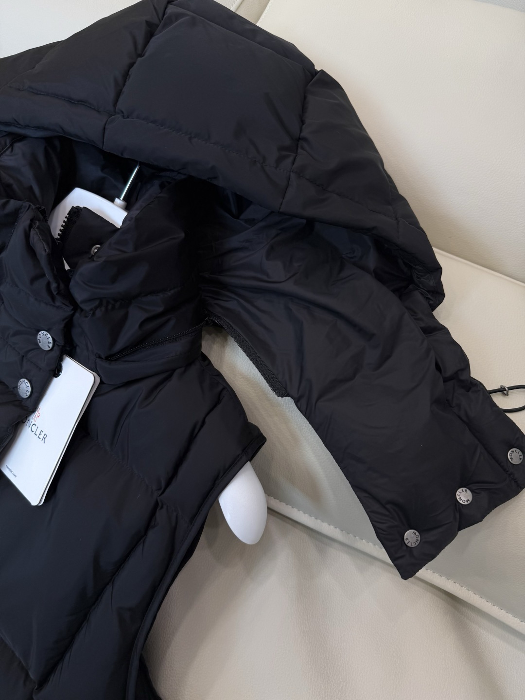 26031#新款羽绒服🌾 Moncler 最新款 90% 白鸭绒 羽绒马甲 黑色 粉色 1/2/3 