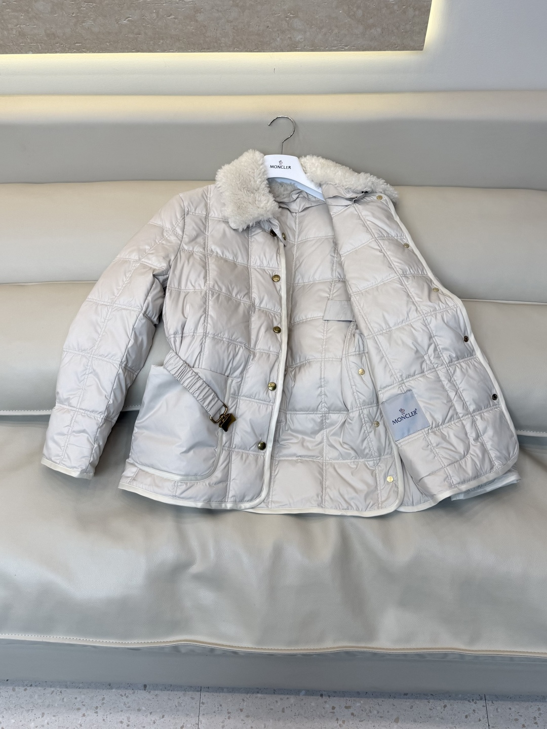 QGL058#新款羽绒服🌾 Moncler 90% 白鹅绒 羊羔毛 腰带款 长袖羽绒服 白色 黑色 1/2/3码