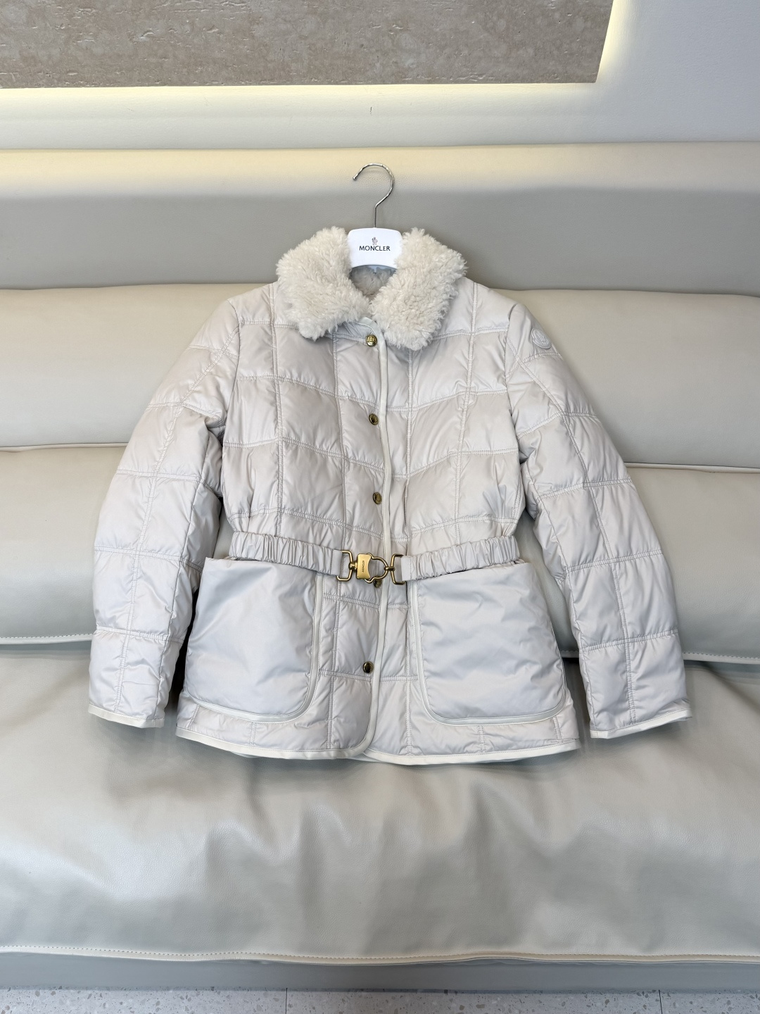 QGL058#新款羽绒服🌾 Moncler 90% 白鹅绒 羊羔毛 腰带款 长袖羽绒服 白色 黑色 1/2/3码