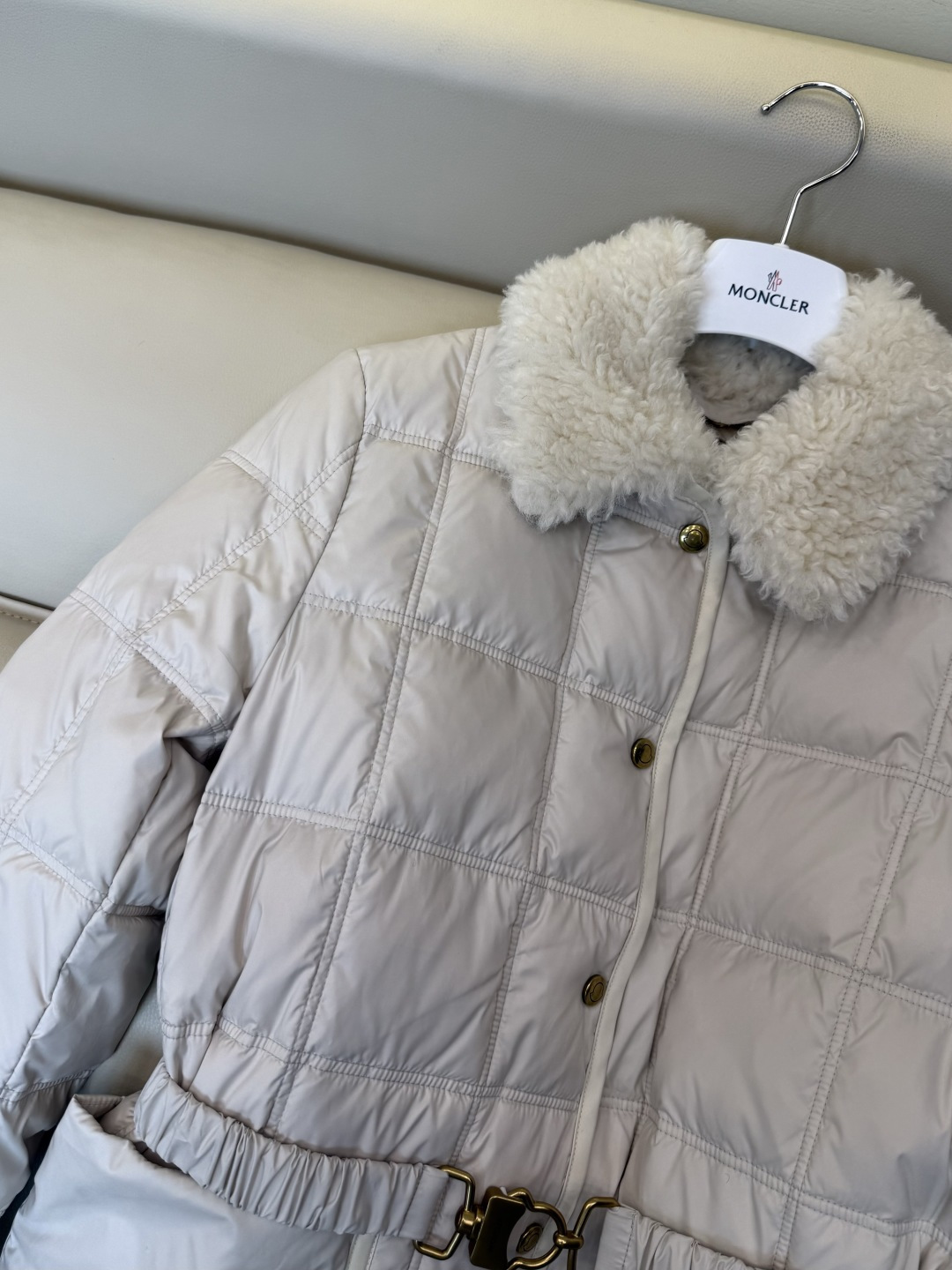 QGL058#新款羽绒服🌾 Moncler 90% 白鹅绒 羊羔毛 腰带款 长袖羽绒服 白色 黑色 1/2/3码