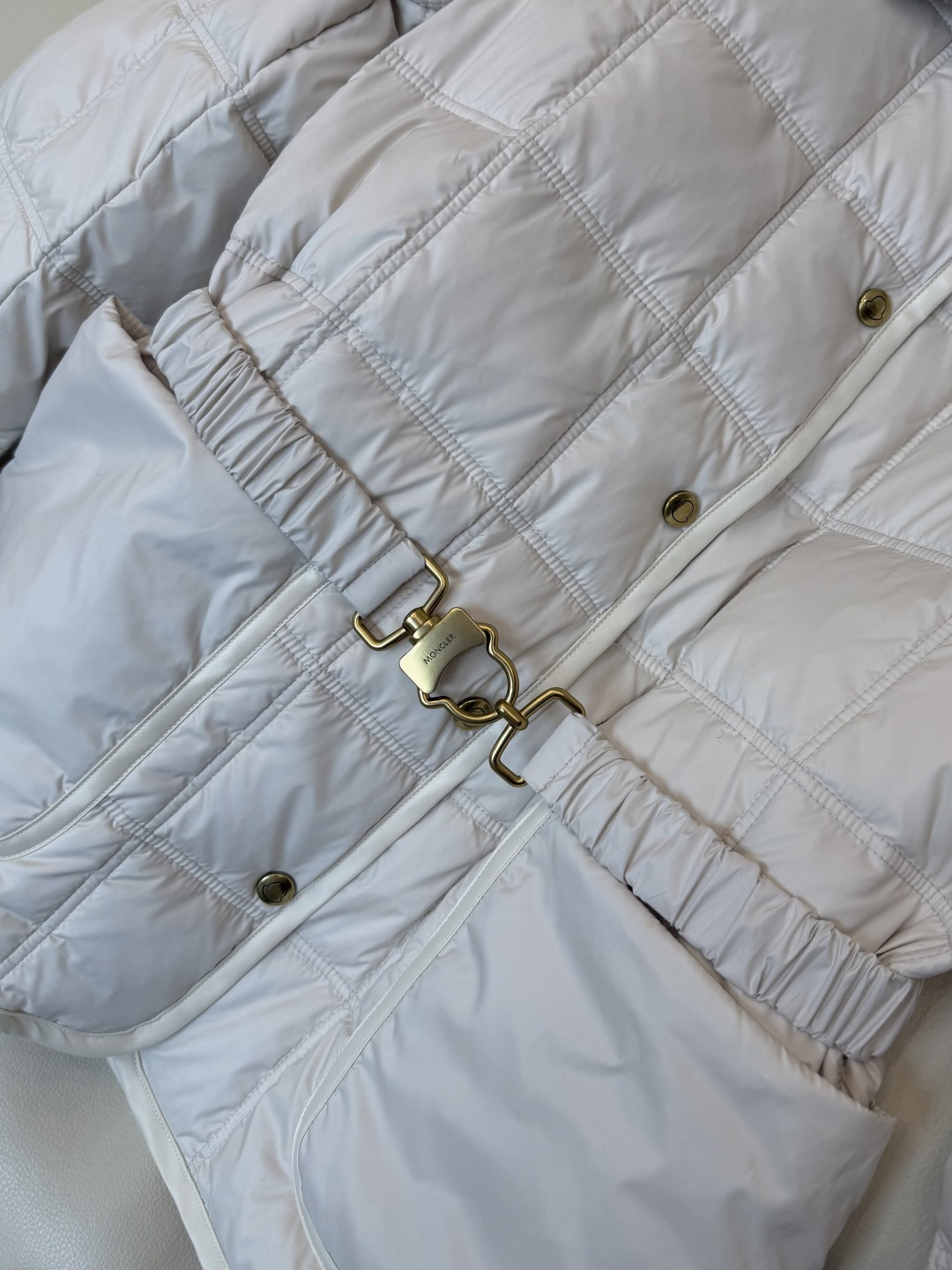 QGL058#新款羽绒服🌾 Moncler 90% 白鹅绒 羊羔毛 腰带款 长袖羽绒服 白色 黑色 1/2/3码
