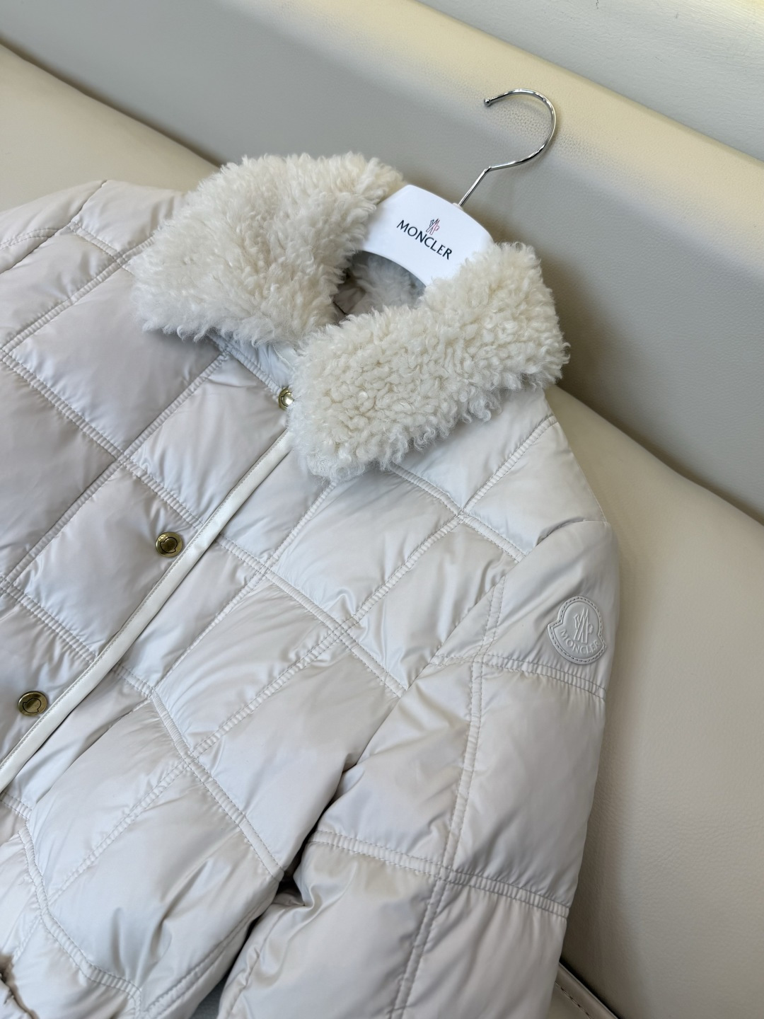 QGL058#新款羽绒服🌾 Moncler 90% 白鹅绒 羊羔毛 腰带款 长袖羽绒服 白色 黑色 1/2/3码