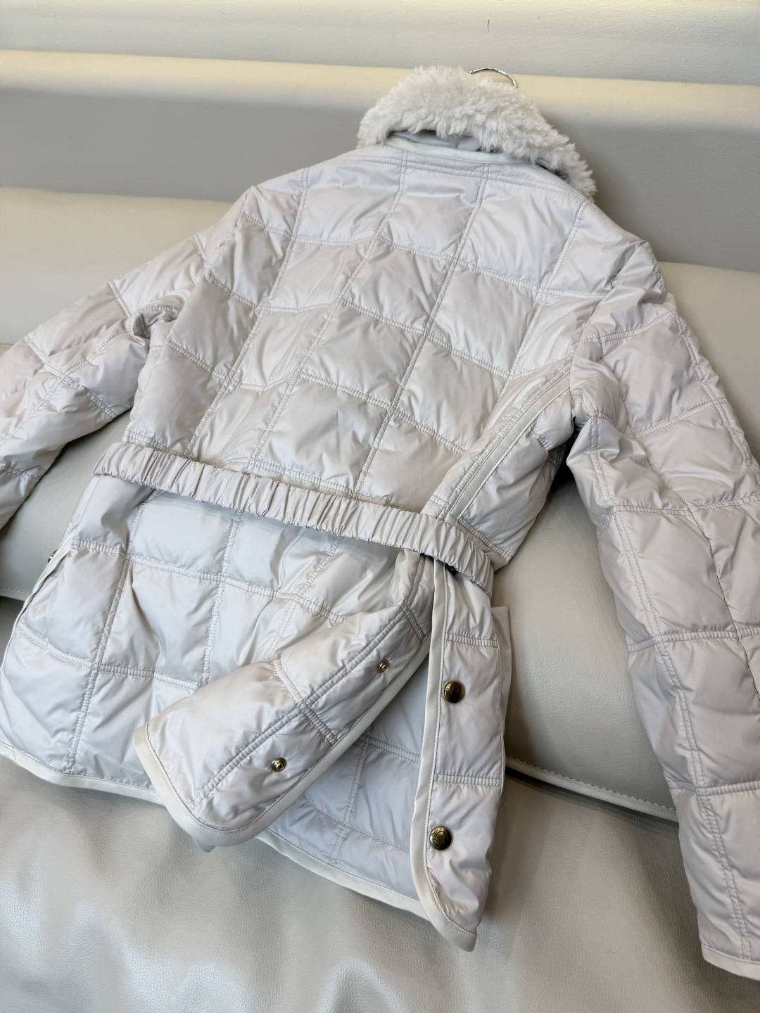 QGL058#新款羽绒服🌾 Moncler 90% 白鹅绒 羊羔毛 腰带款 长袖羽绒服 白色 黑色 1/2/3码