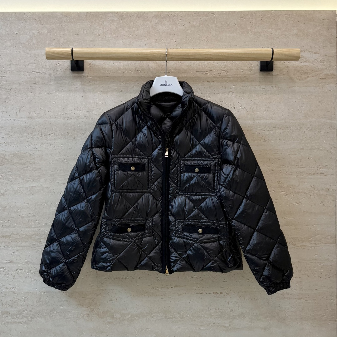 #新款羽绒服🌾 Moncler 菱形格 90% 白鹅绒 保暖 羽绒服  黑色 白色 SML