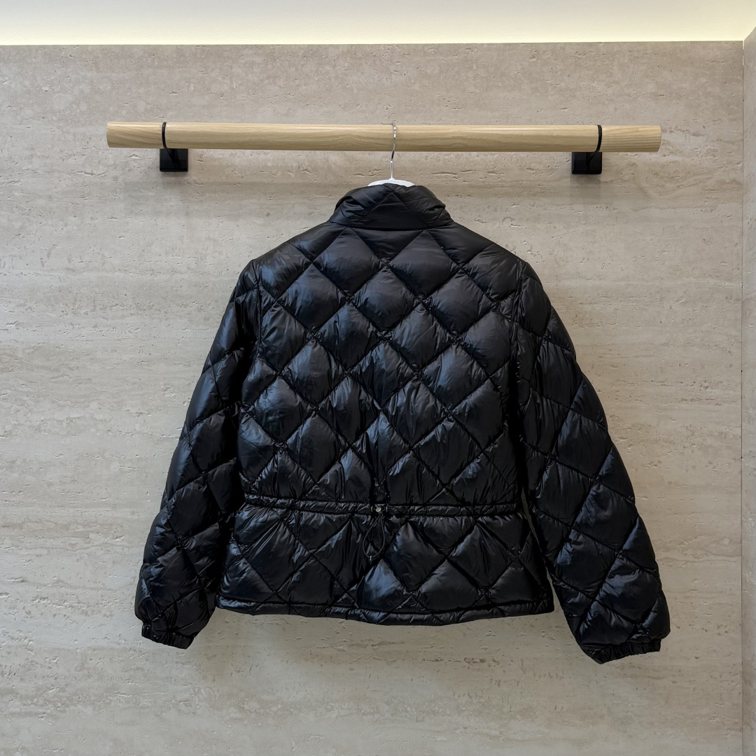 #新款羽绒服🌾 Moncler 菱形格 90% 白鹅绒 保暖 羽绒服  黑色 白色 SML