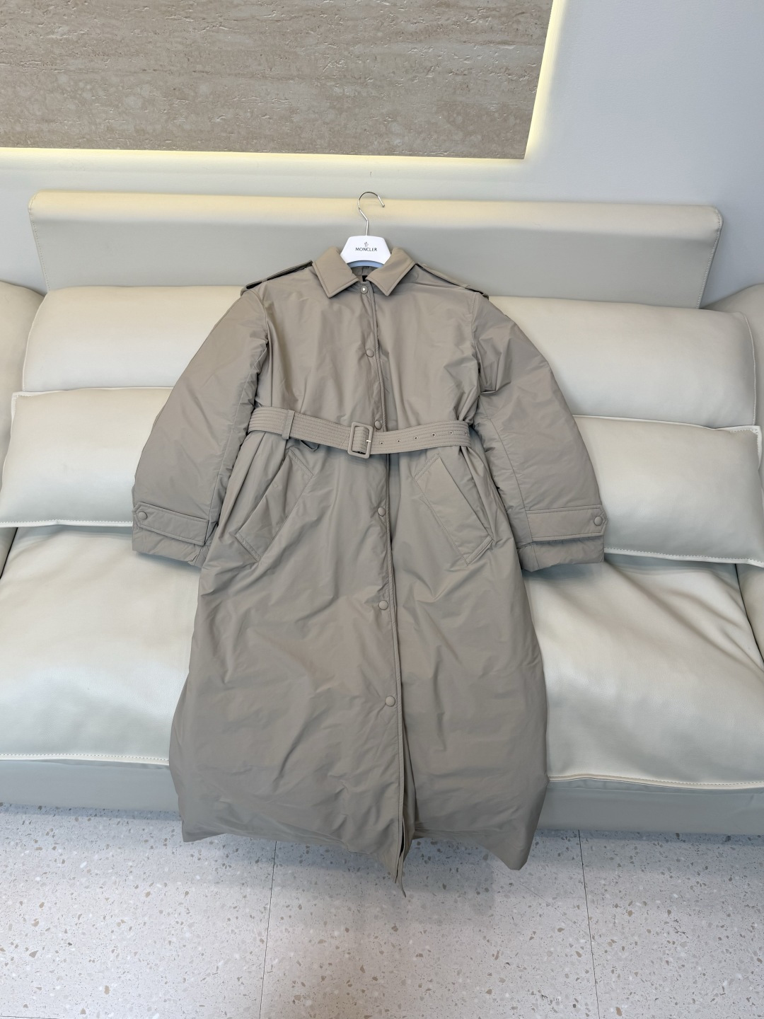 #新款羽绒服🌾 Moncler 风衣款 90% 白鹅绒 长款羽绒服 三色 SML