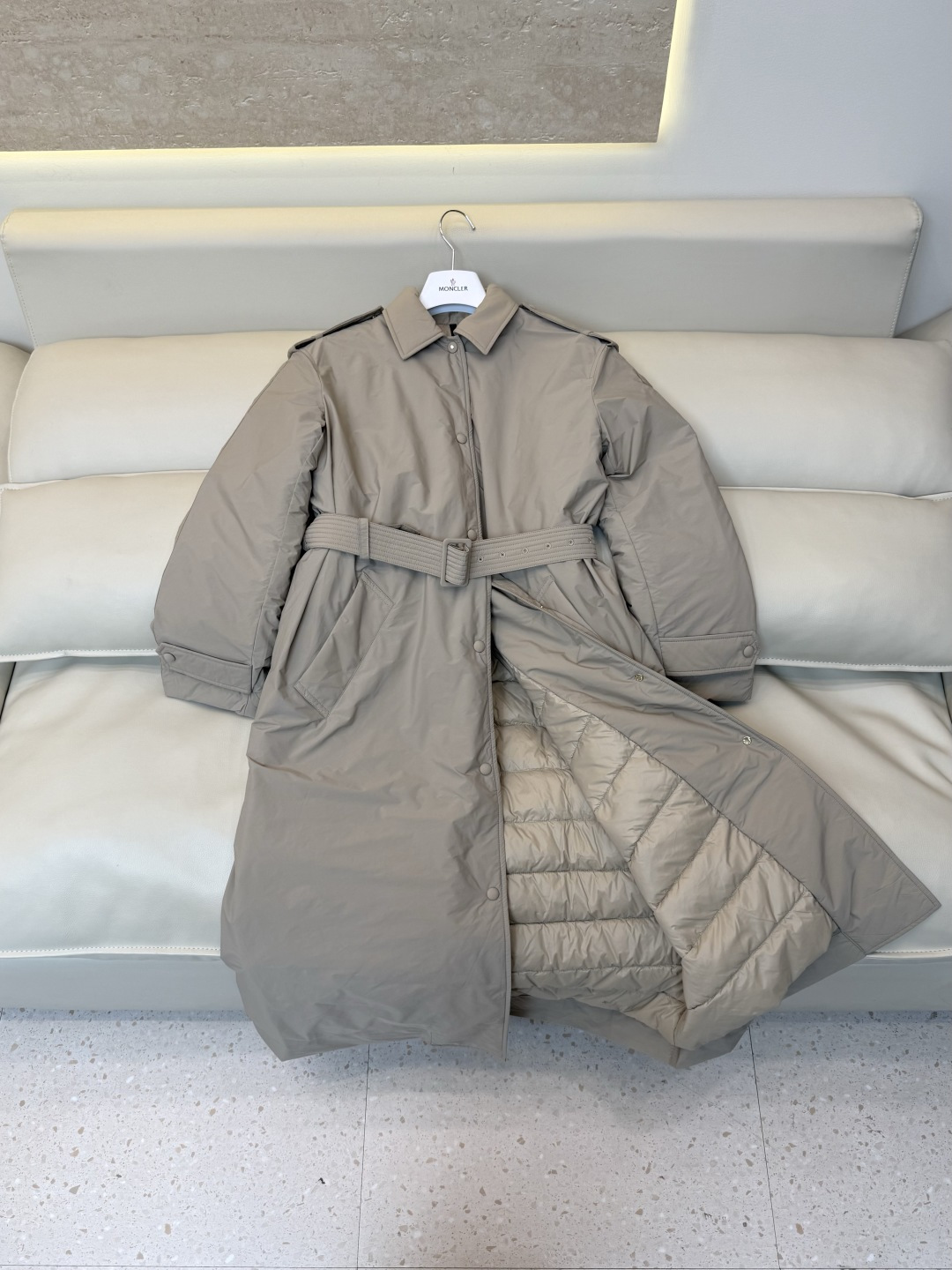 #新款羽绒服🌾 Moncler 风衣款 90% 白鹅绒 长款羽绒服 三色 SML