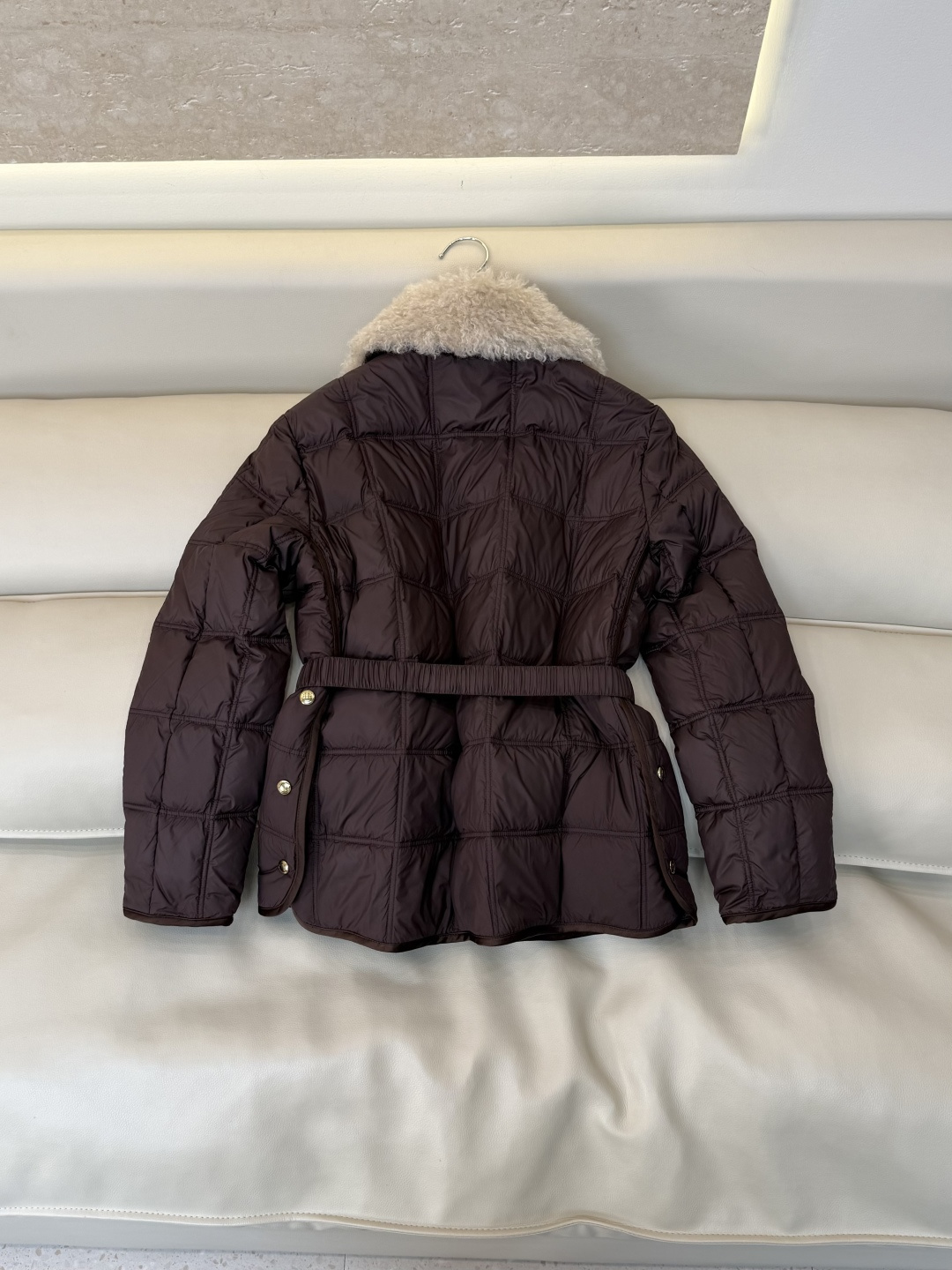 #新款羽绒服🌾 Moncler 羊羔毛领 长袖配腰带 90%白鹅绒羽绒服  四色 SML