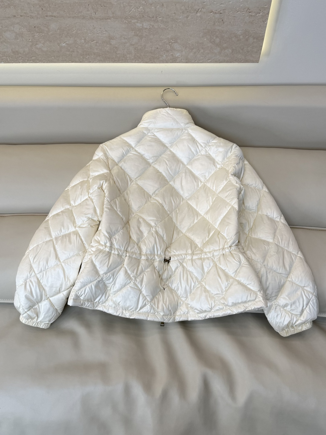 #新款羽绒服🌾 Moncler 菱形格 90% 白鹅绒 保暖 羽绒服  黑色 白色 SML