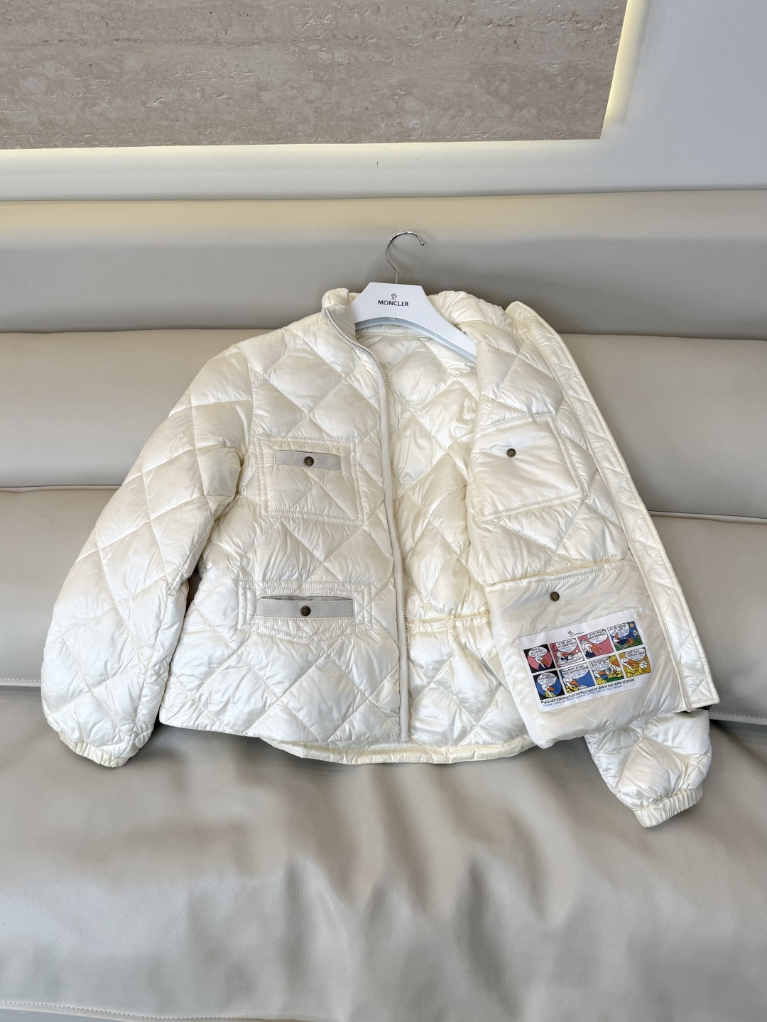 #新款羽绒服🌾 Moncler 菱形格 90% 白鹅绒 保暖 羽绒服  黑色 白色 SML