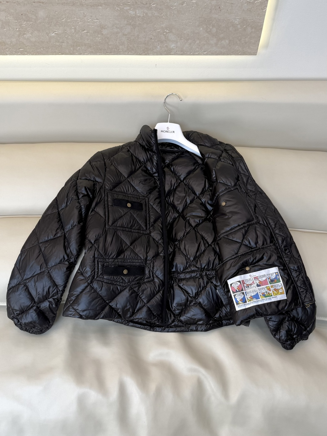 #新款羽绒服🌾 Moncler 菱形格 90% 白鹅绒 保暖 羽绒服  黑色 白色 SML