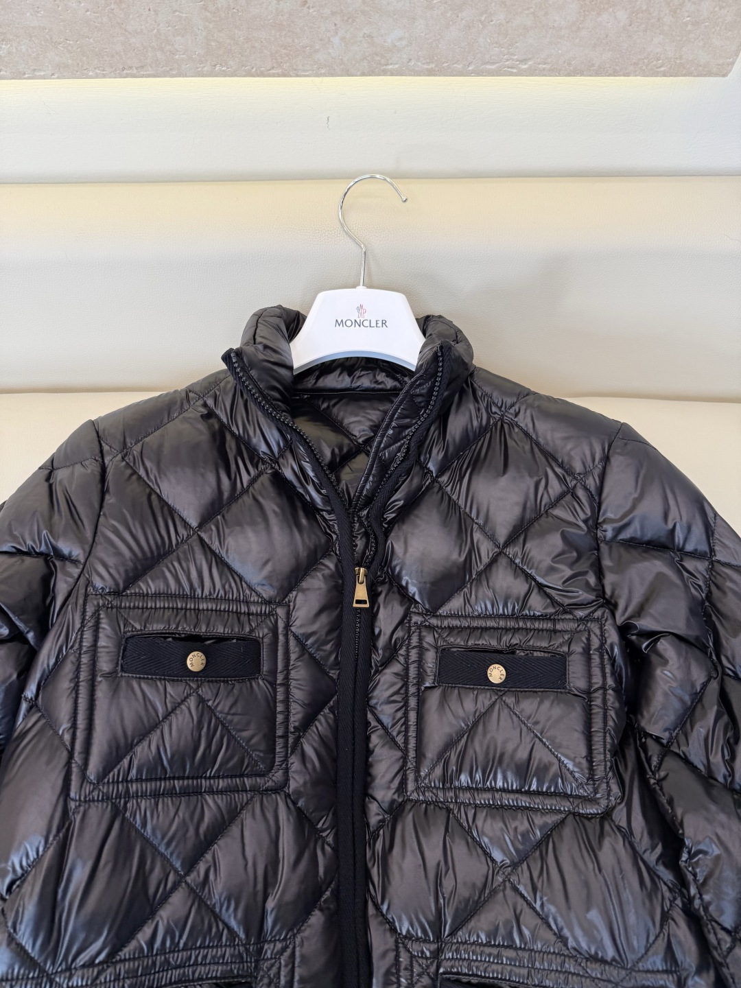 #新款羽绒服🌾 Moncler 菱形格 90% 白鹅绒 保暖 羽绒服  黑色 白色 SML