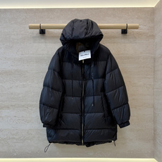 AH762#新款羽绒服🌾 Max mara 拉链带帽 90% 白鹅绒 羽绒服 黑色 咖色 红色 38-44 AH762#新款羽绒服🌾 Max mara 拉链带帽 90% 白鹅绒 羽绒服 黑色 咖色 红色 38-44