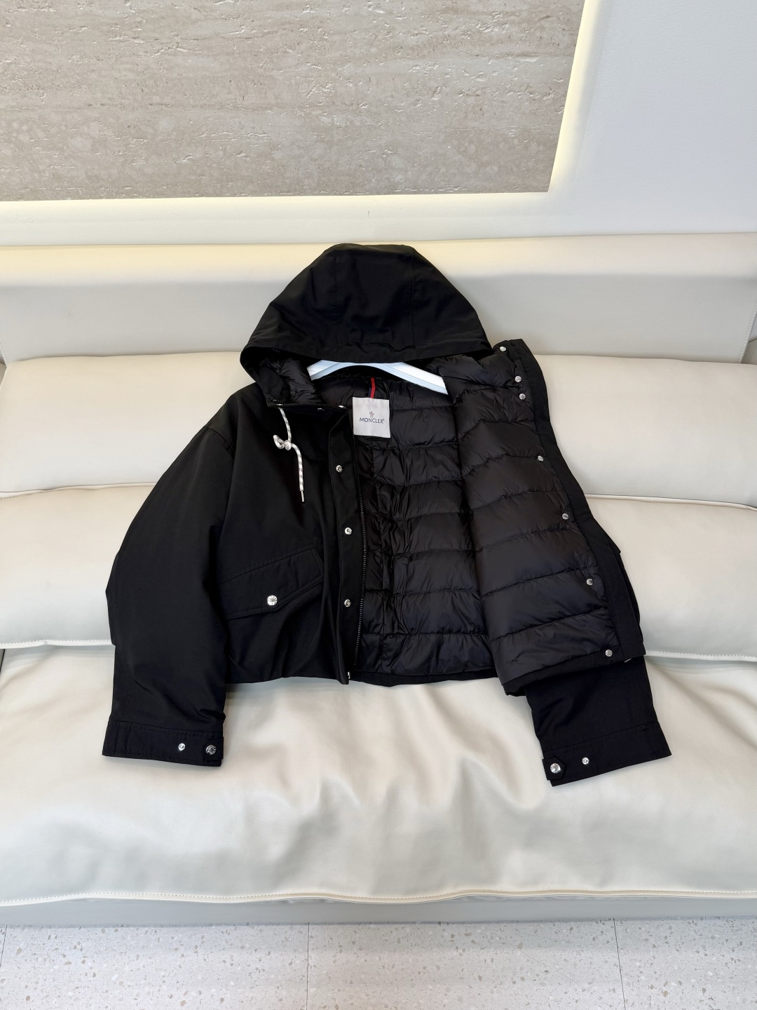MC507#新款羽绒服🌾 moncler 顶级版‼️ 90% 白鹅绒 夹克款 羽绒服 黑色杏色 1/2/3码