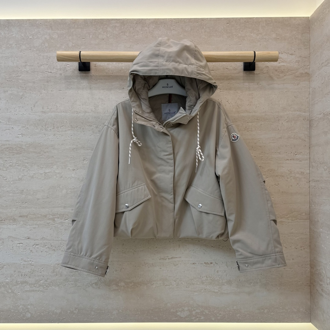 MC507#新款羽绒服🌾 moncler 顶级版‼️ 90% 白鹅绒 夹克款 羽绒服 黑色杏色 1/2/3码