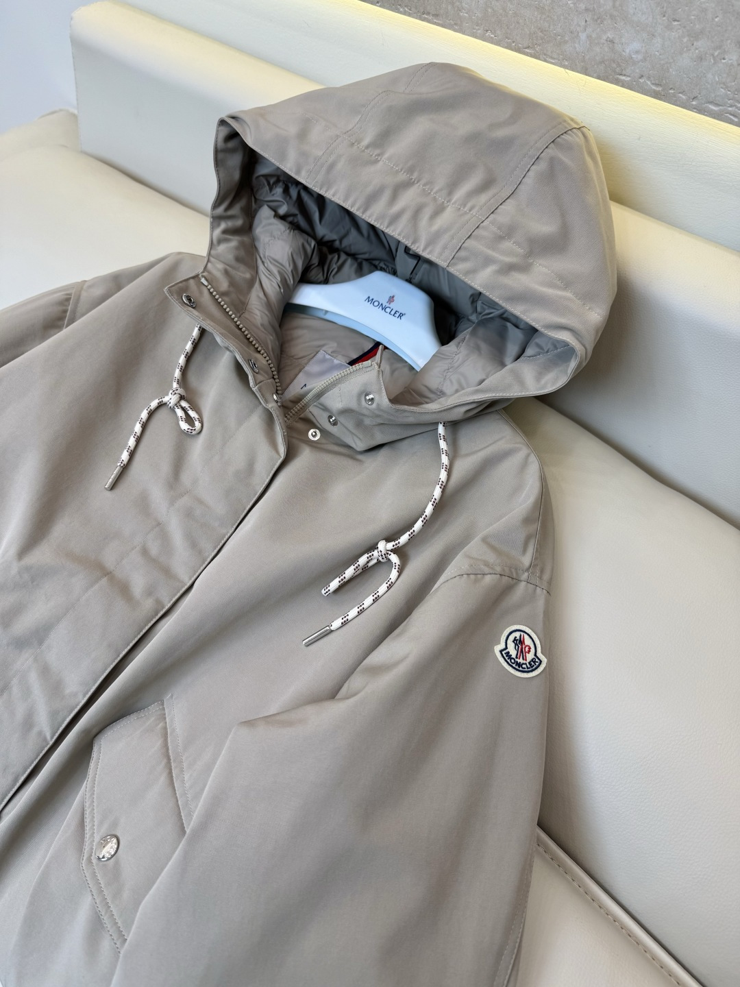 MC507#新款羽绒服🌾 moncler 顶级版‼️ 90% 白鹅绒 夹克款 羽绒服 黑色杏色 1/2/3码