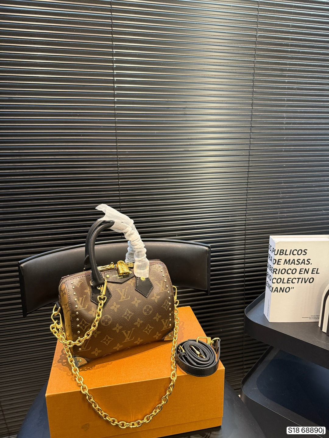 Louis Vuitton Handbag 11438