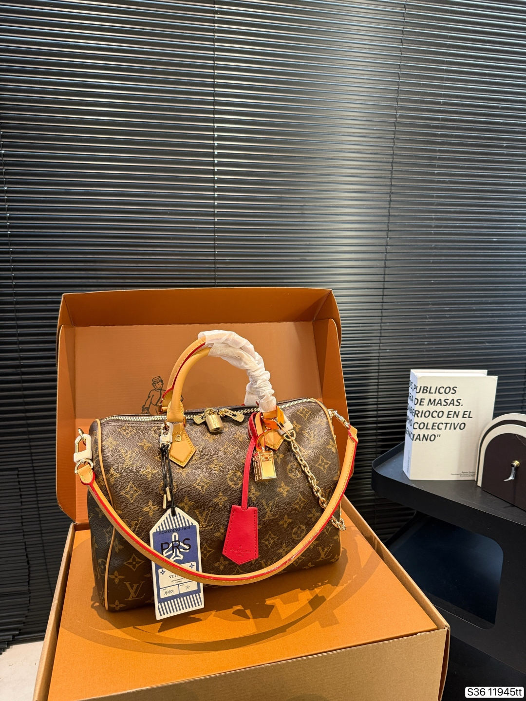 P345 With Airplane Box Folding Box Cowhide Version | Lv X Nigo Keepall 30. Pillow Bag Handbag Is An Ideal Urban Handbag. Iconic Styling And Classic Monogram Canvas, Along With Multiple Carrying Options And Luxurious Natural Cowhide Leather Trim, Give The Bag A Fashion-forward Feel. Size: 30 21 Item No. 11945