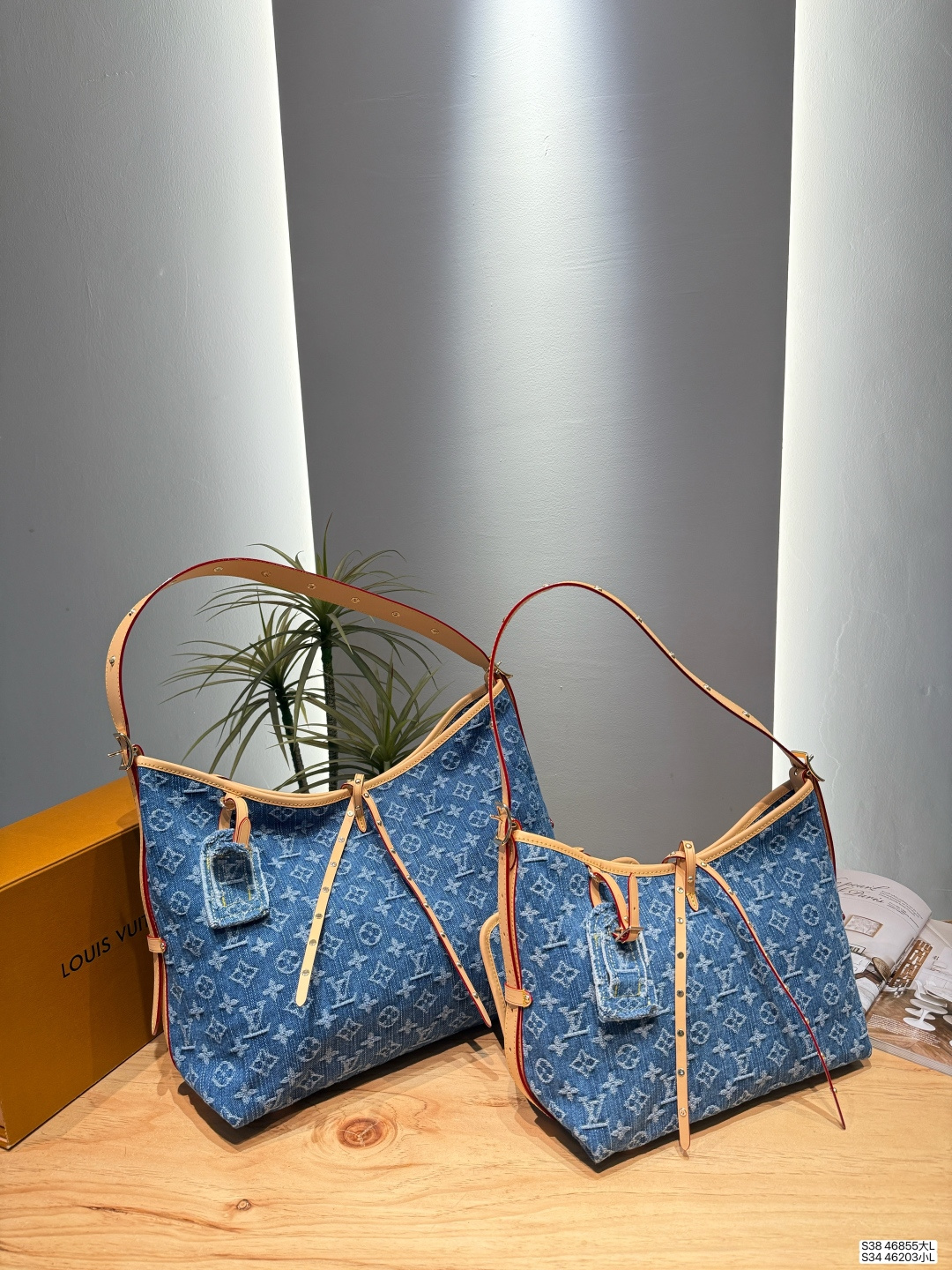 Large Size P360 Small Size 200 With Airplane Folding Box | Reproduction Lv Denim Carry All | If You Like A Large Capacity, | The Name Carry All Is Also Very Straightforward | With Detachable Inner Bag, Can Be Modified | Adjustable Side Shoulder Length | Size Large 37 29 Small Size 29 21 | Item Number Large 46855 Small 46203