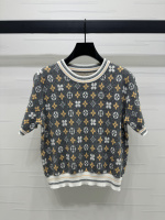❤️ The original single high -end quality Louis VUI*TON 2025 The latest series of early spring! The contrasting color ticked knitted short sleeves! Customized YB cotton coat knitted density density, fine needle weaving, clear hair texture, comfortable skin, tailoring, elegant and intellectual edge, tighten elasticity with screw -shaped stripes, wearing comfortable body positioning decorative tetraona Effect design is more high -level and fashionable! 2️⃣ color! S-M-L3️ code! 1 ❤️ The original single high -end quality Louis VUI*TON 2025 The latest series of early spring! The contrasting color ticked knitted short sleeves! Customized YB cotton coat knitted density density, fine needle weaving, clear hair texture, comfortable skin, tailoring, elegant and intellectual edge, tighten elasticity with screw -shaped stripes, wearing comfortable body positioning decorative tetraona Effect design is more high -level and fashionable! 2️⃣ color! S-M-L3️ code!