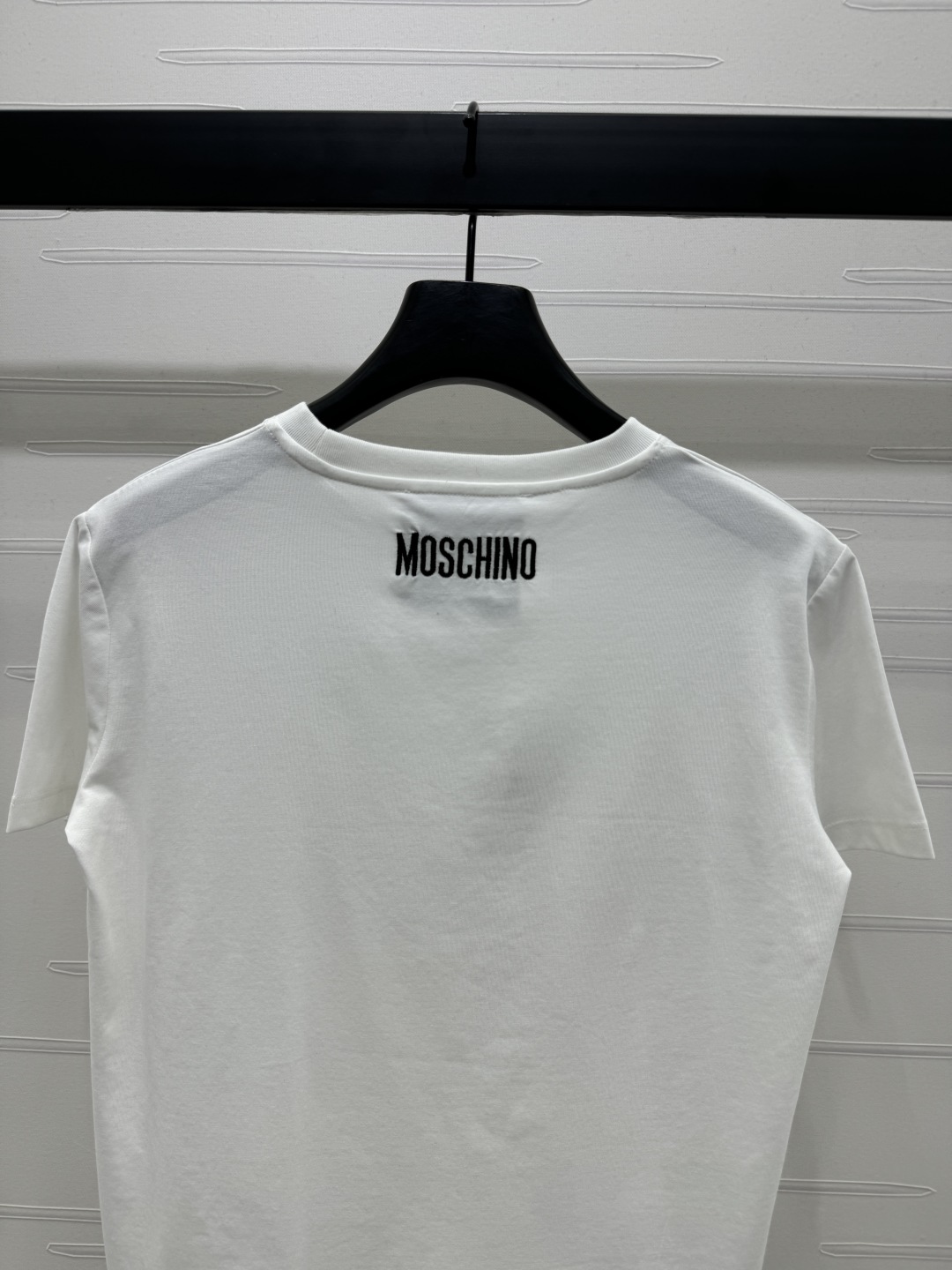 High-Quality Women’s Suit in Moschino’s Spring/Summer 2025 Collection: Unique Design, Premium Materials - 图片 7