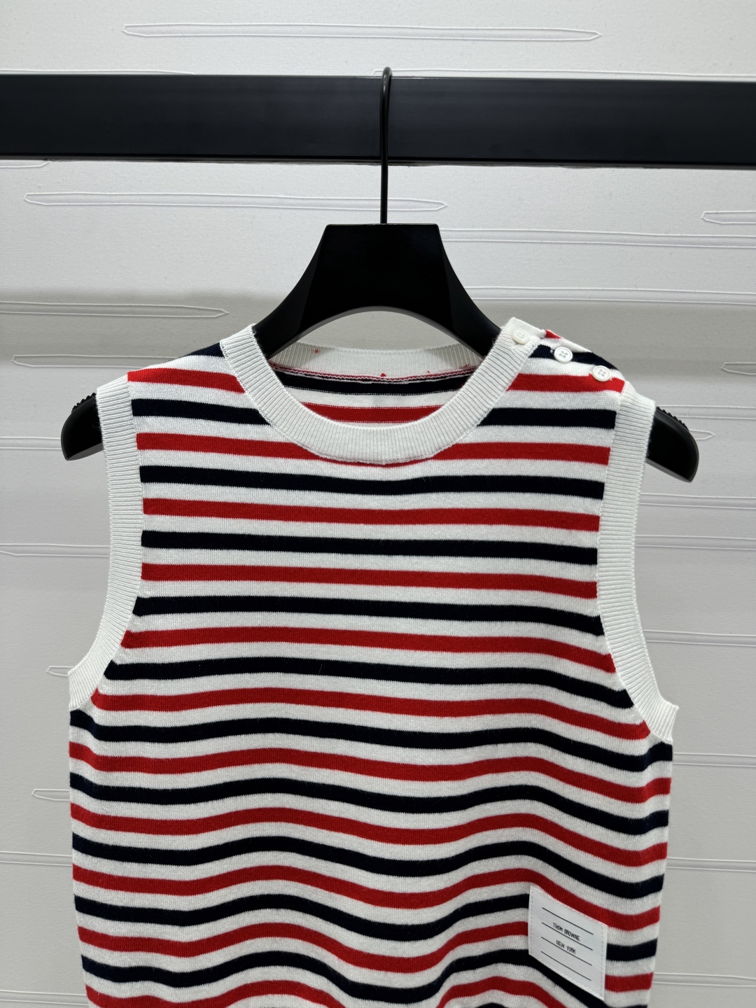 “High-Quality Women’s Clothes: New Stripe Knitting Vest in S-M-L Sizes” - 图片 4