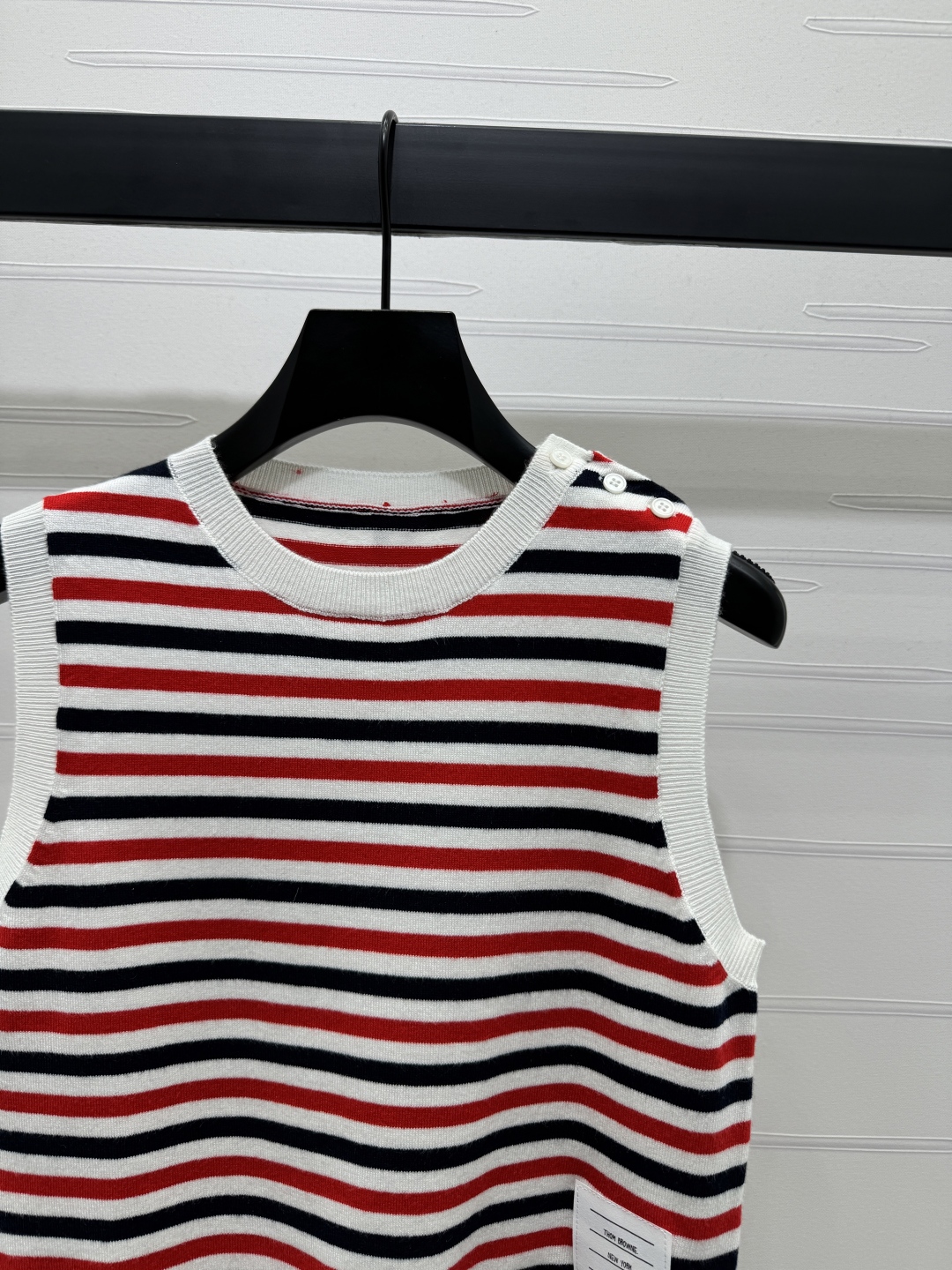 “High-Quality Women’s Clothes: New Stripe Knitting Vest in S-M-L Sizes” - 图片 2