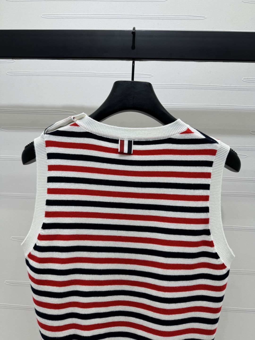 “High-Quality Women’s Clothes: New Stripe Knitting Vest in S-M-L Sizes” - 图片 6