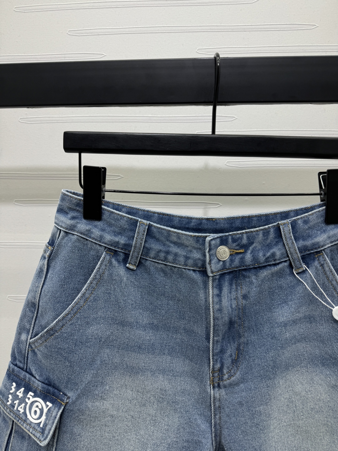 High Quality Women’s Clothes: MM6 Spring/Summer 2025 Collection – Cowboy Shorts, Stylish and Superior Quality! - 图片 3